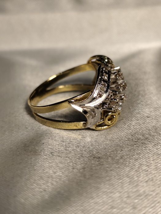 Золотое кольцо с бриллиантами