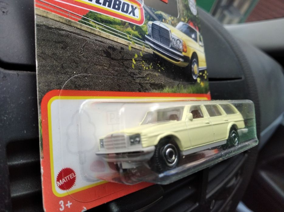 1980 Mercedes Benz  S123 Station wagon matchbox 1:64