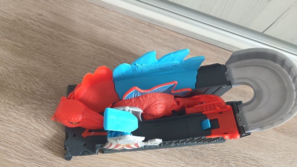 HOT WHEELS CITY Zestaw Atak Stegozaura