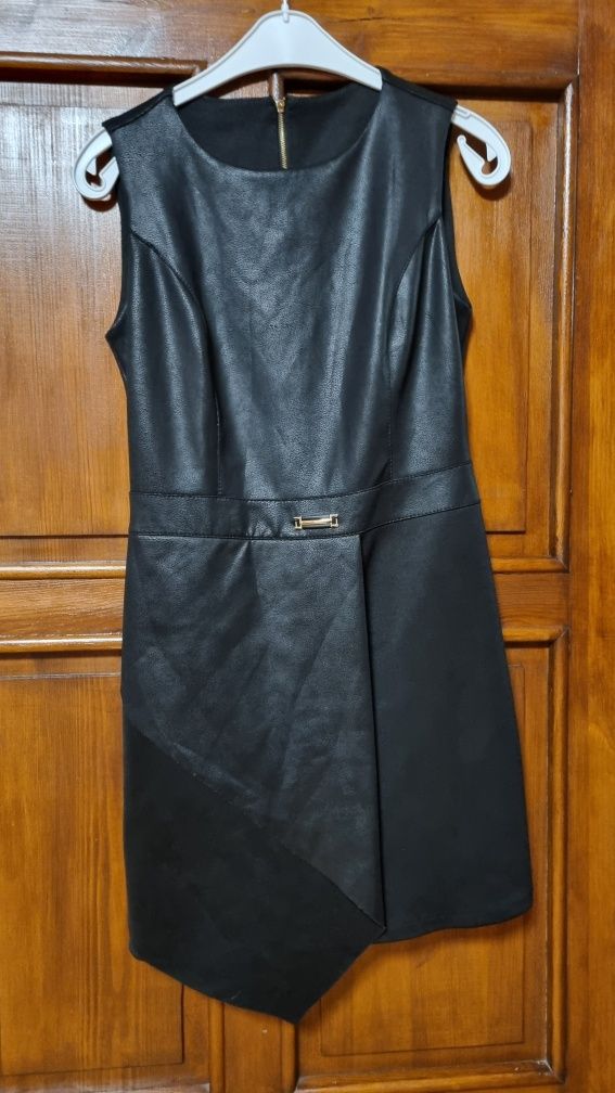 Śliczna czarna sukienka skóropodobna 38 M