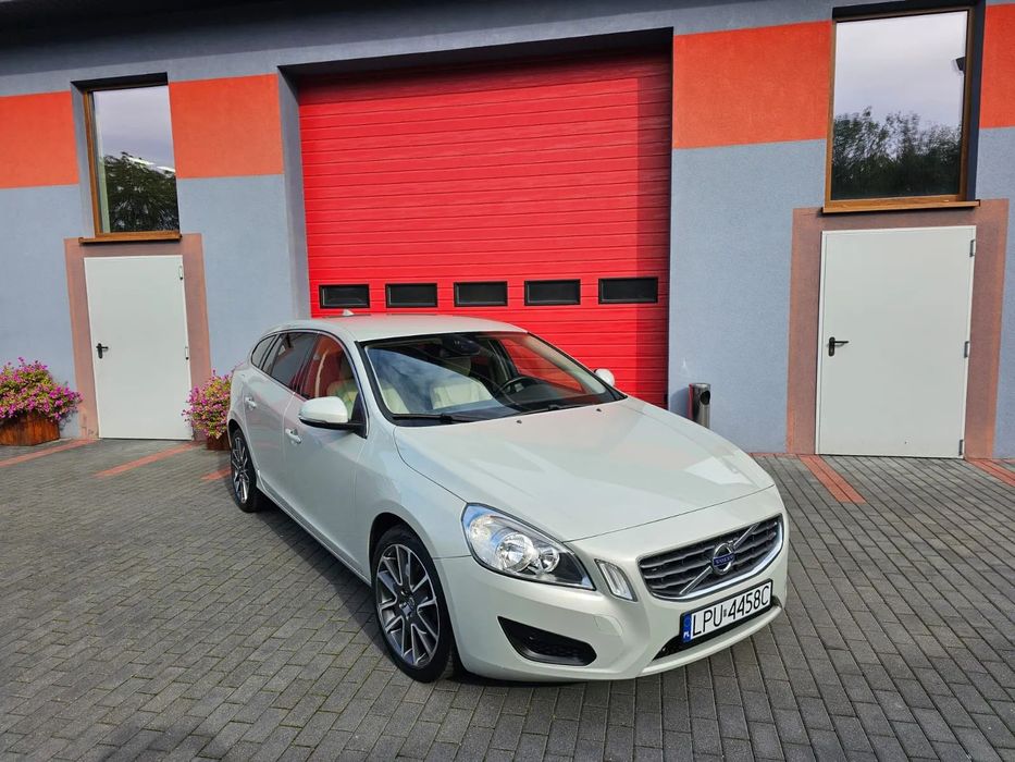 Volvo V60 Super stan