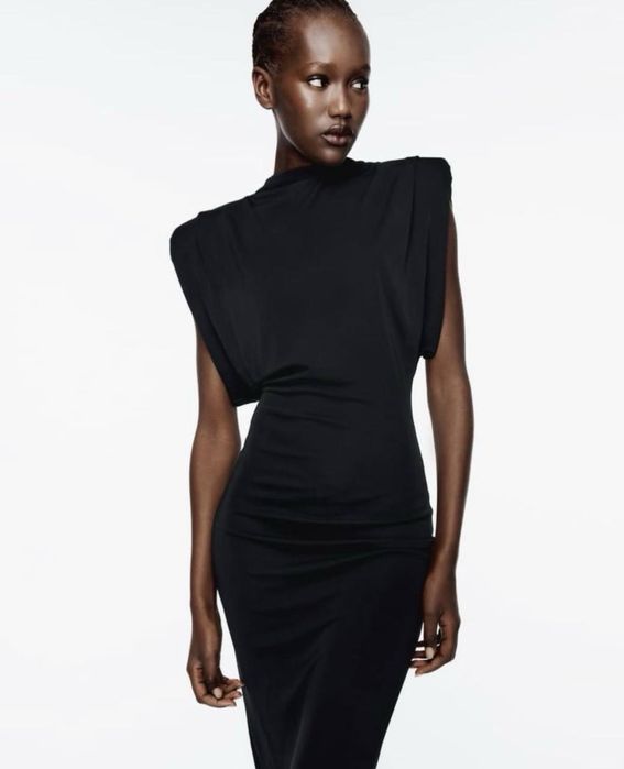 Чорна сукня Zara з обʼємними плечима XS