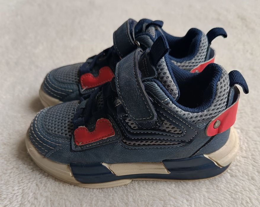 Sneakersy chłopięce 28