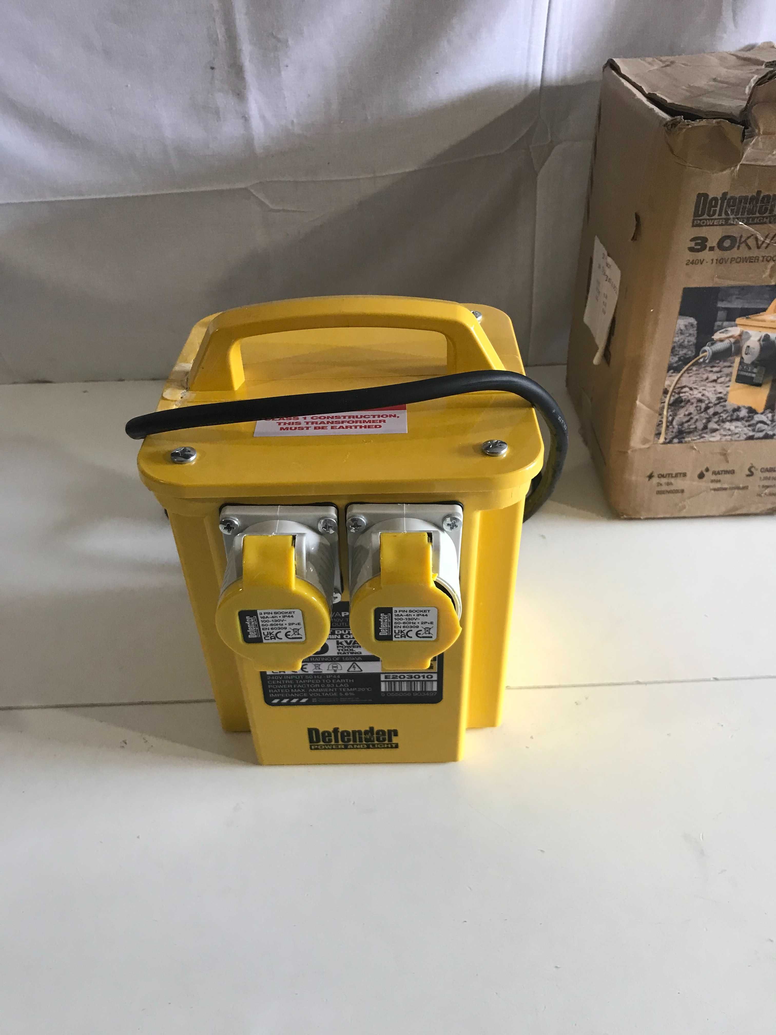 Трансформатор для електроінструментів Defender 3.0KVA, 2 розетки 16A