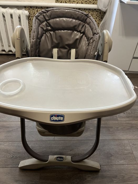 Продам кресло для кормления Chicco