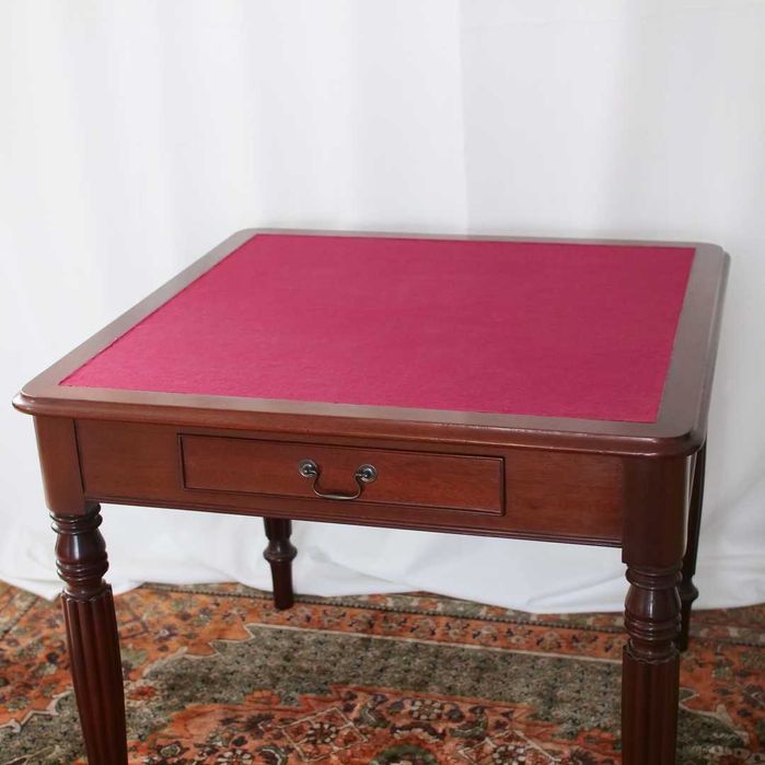 Mesa de jogo vintage em madeira maciça com gaveta