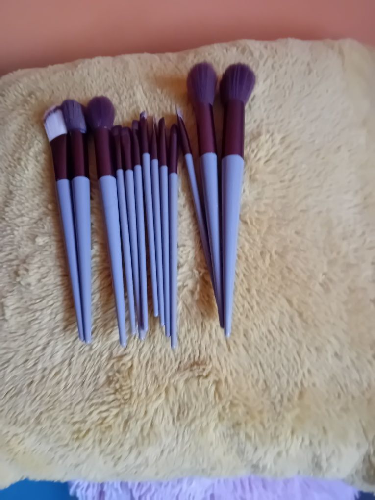 Nowe pędzle do makijażu 13 szt