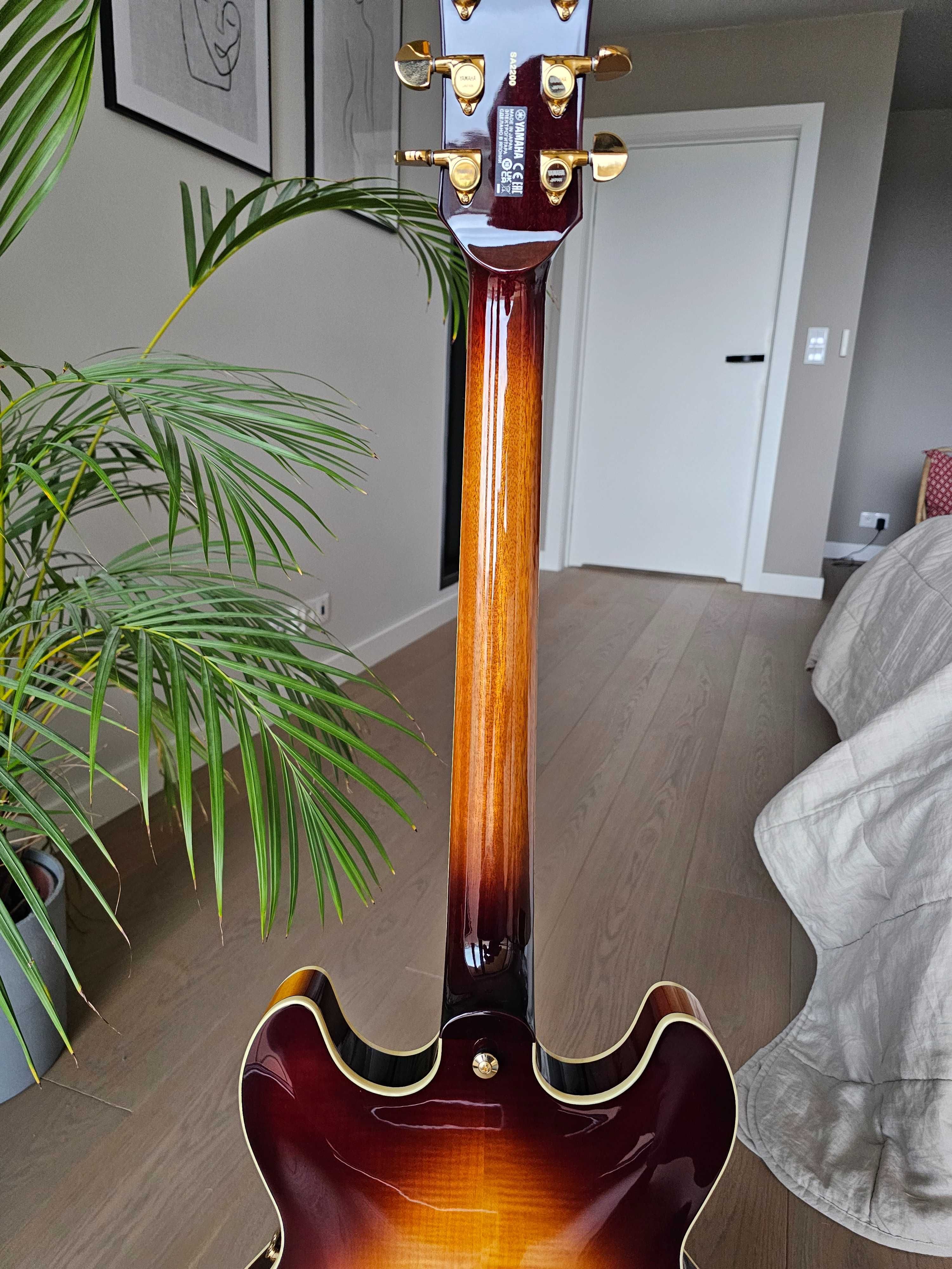 Gitara elektryczna Yamaha SA2200 - Violin Sunburst Semi-Hollow