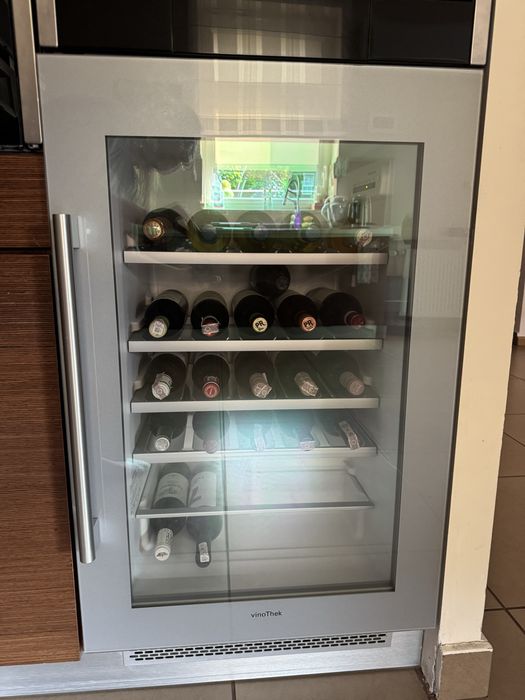 Chłodziarka ( winiarka ) do wina Siemens  KF 18WA40 S-Line