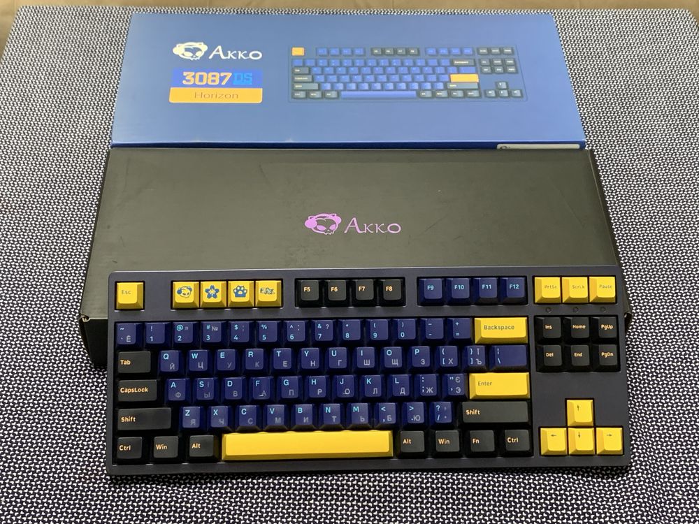 Продам механическую клавиатуру Akko 3087 v2