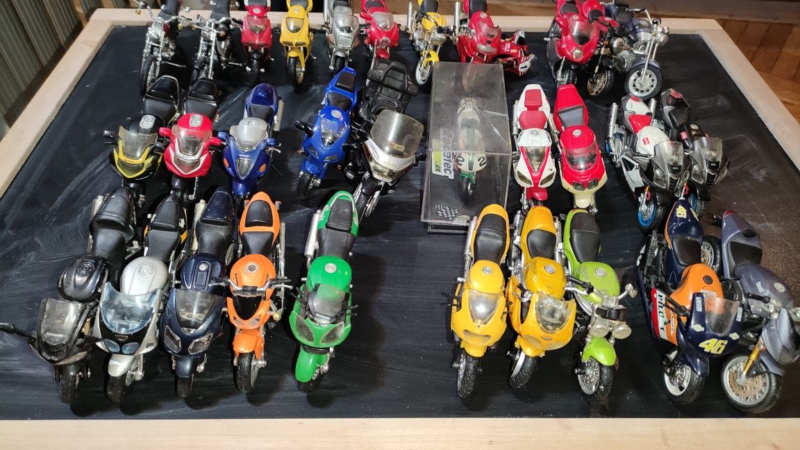 масштабні моделі мотоцикли maisto Ducati Kawasaki honda bmw