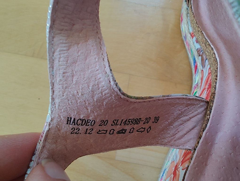 Nowe sandały Laura Vita - r.39