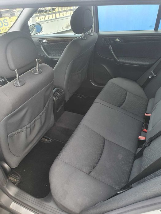 Mercedes Benz C220 CDI AUTOMÁTICA. ano 2004