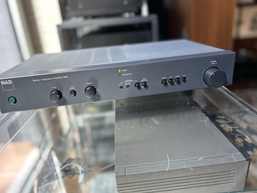 Amplificador NAD 310, excelente estado