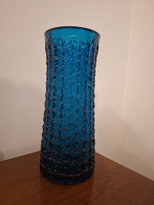 Jarra azul texturada