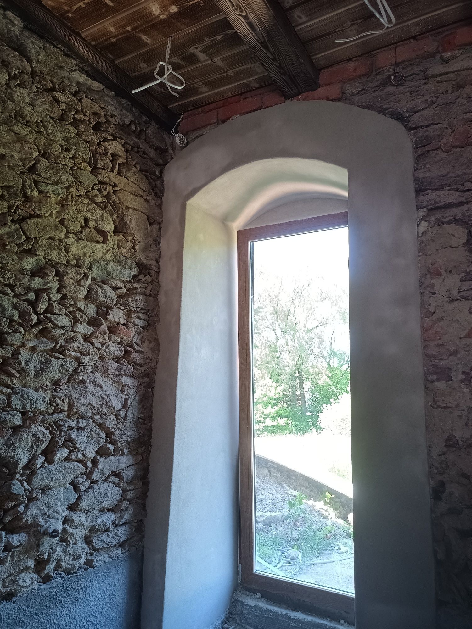 Tynkowanie. Tynki cementowo-wapienne, gliniane, gipsowe