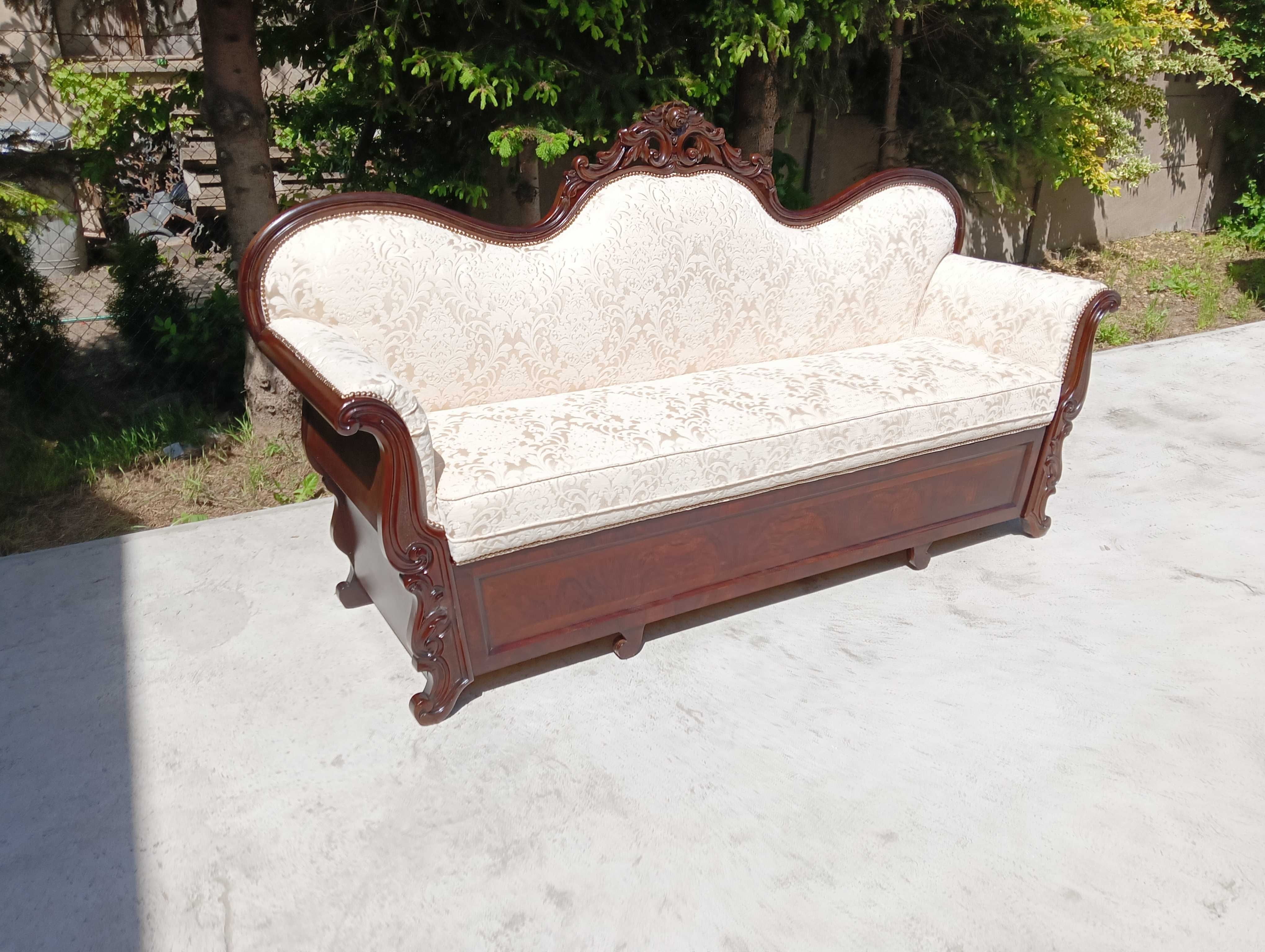 Knapa sofa antyczna Biedermeier z funkcją spania po renowacji