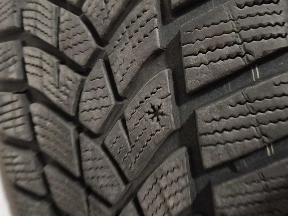 Opony zimowe 215/65 R16 + kołpaki gratis