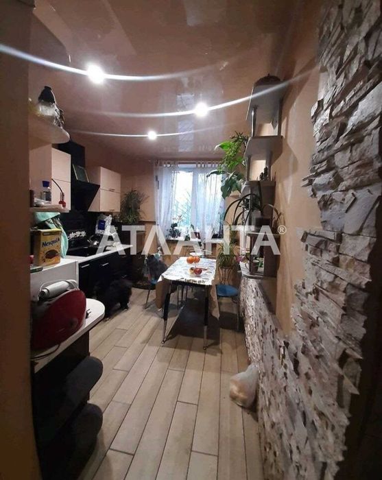 Продам 3-х ком.квартиру,  можно под коммерцию!