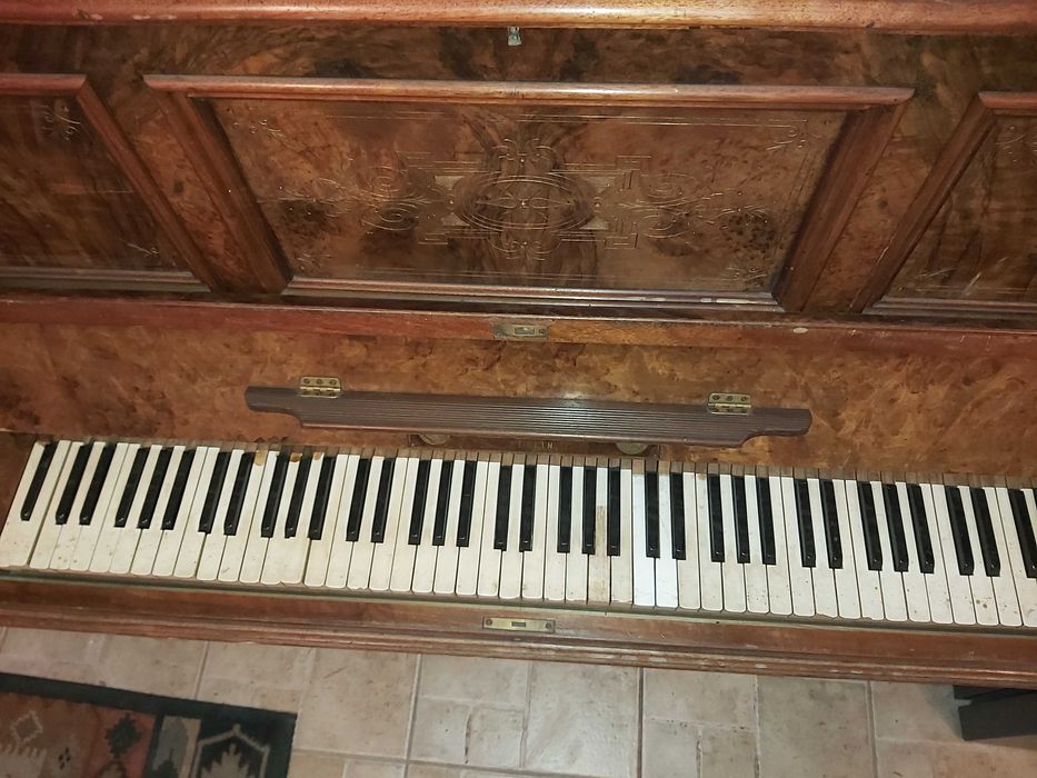 Sprzedam zabytkowe pianino