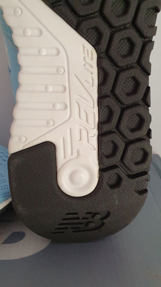Buty nowe damskie sportowe New Balance modne Rozmiar 36  wkładka 22cm