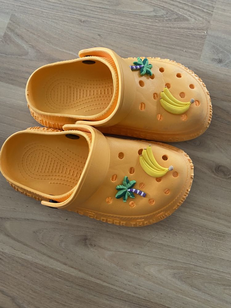 Тапки на літо ( типу Crocs)