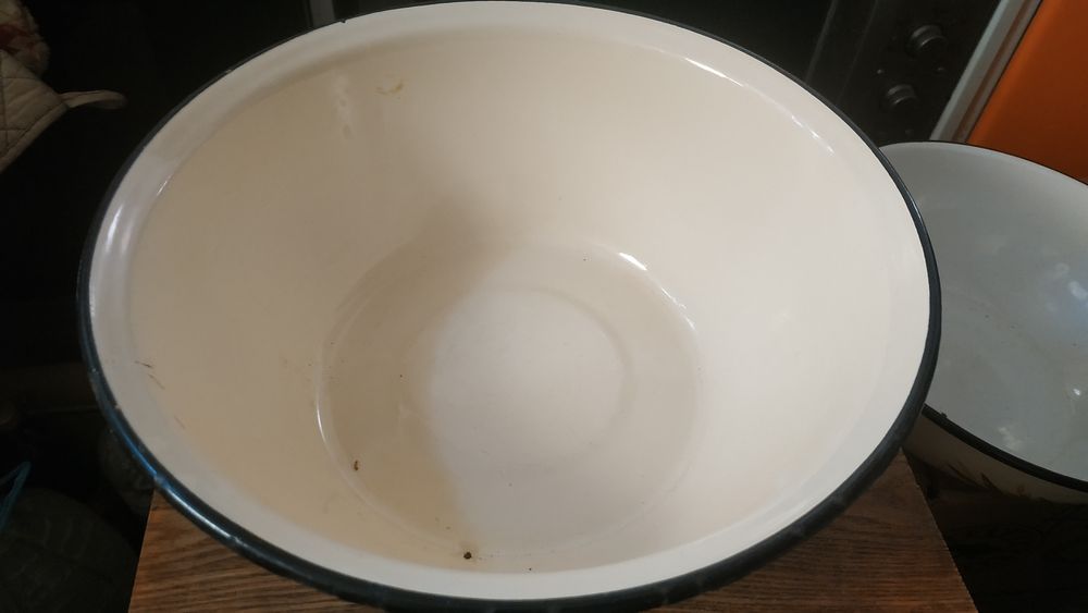 Продам миски, корзинки