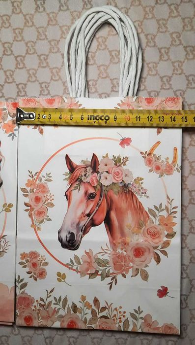 Пакети подарункові паперові кольорові з ручками