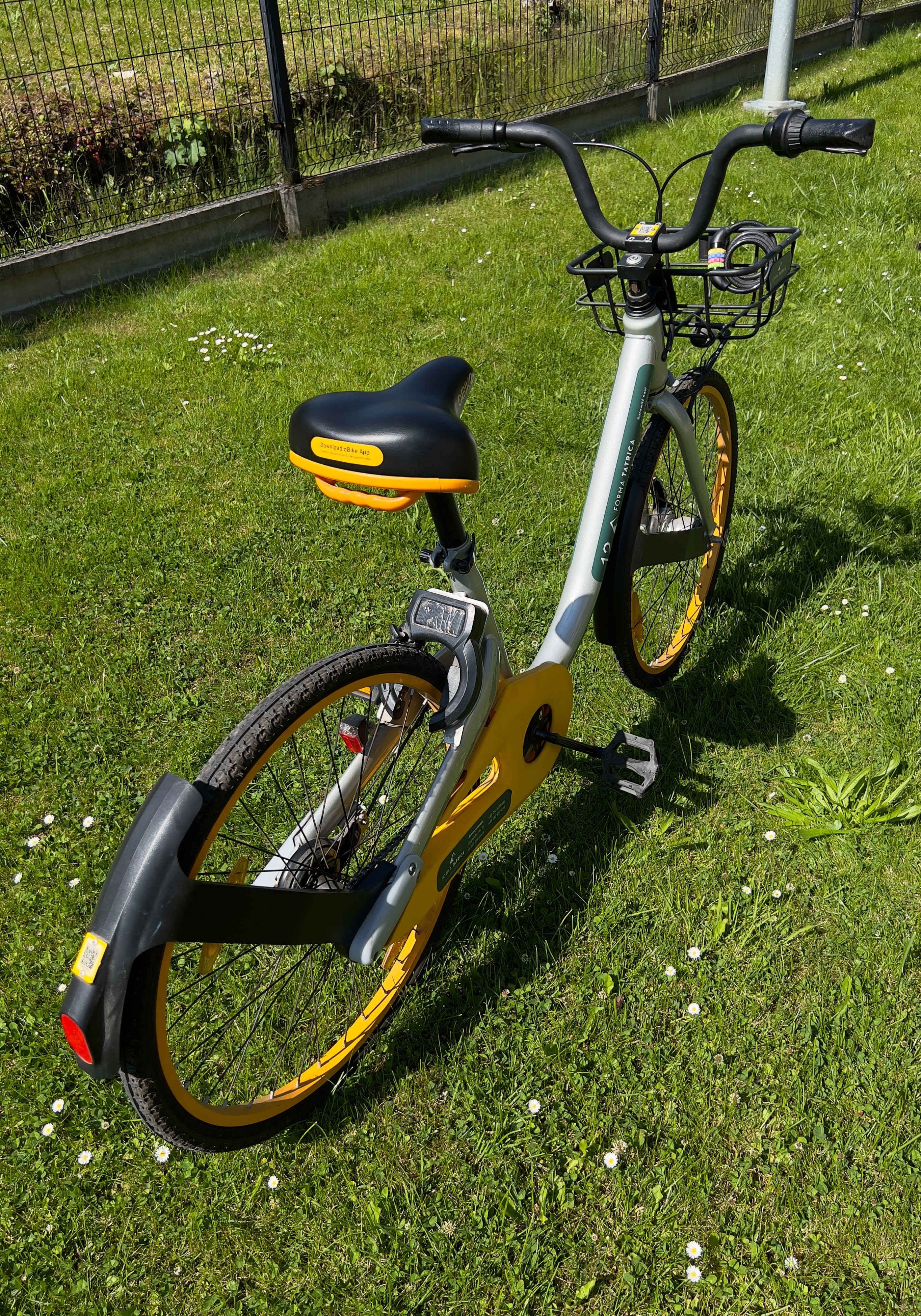 Rower miejski OBike26 – 26", z koszykiem, NIEPRZEBIJALNE OPONY