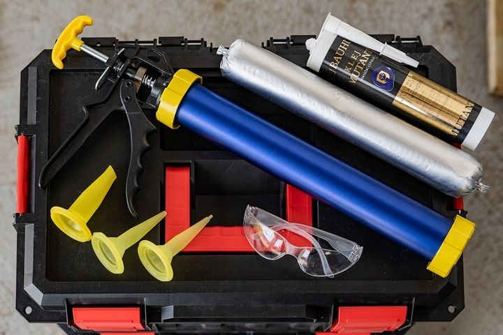 Wyciskacz Pistolet Do Silikonu Fug Kiełbas 600ml Szeroki Tłok Bauhus