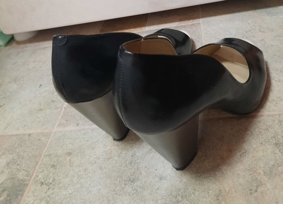 Продам босоножки Clarks