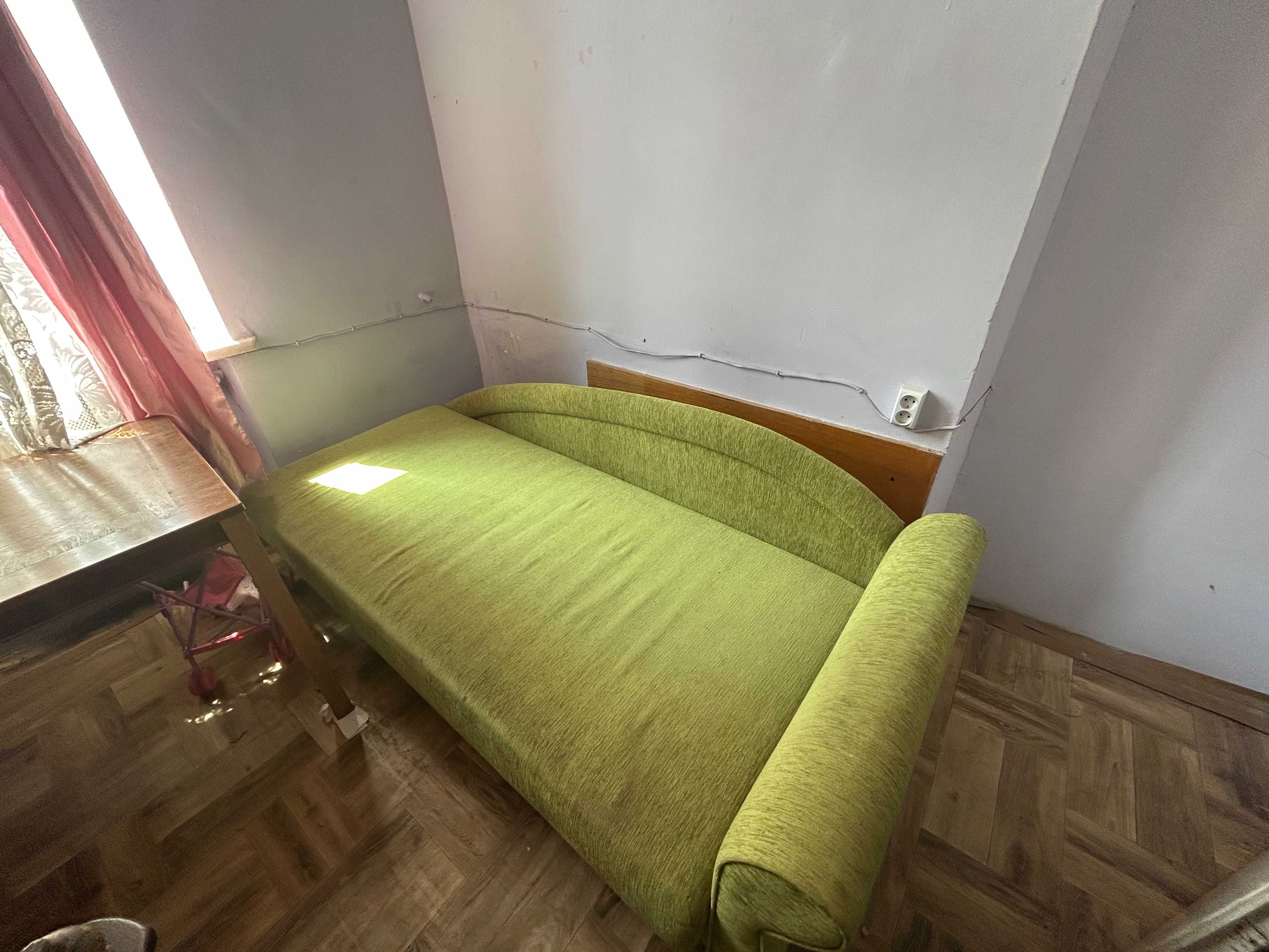 Tapczan zielony używany