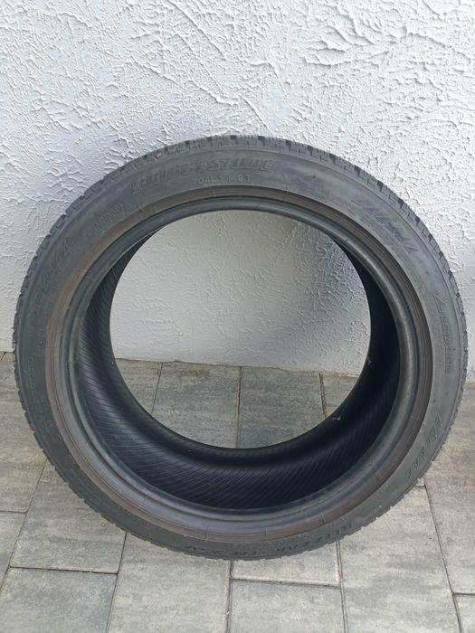 Opona Zimowa Bridgestone 205/45/17