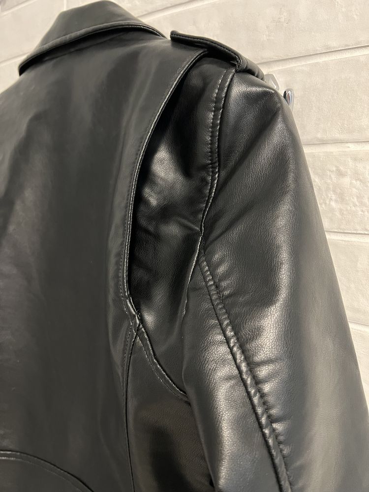 Шкіряна куртка косуха  Zara  розмір L бомпер курточка кожана