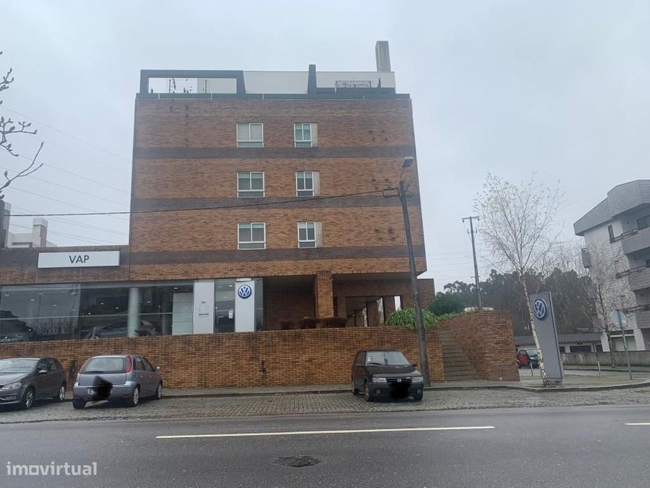 Garagem Grande + Arrumos 3m2