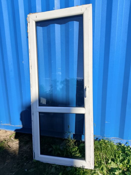 Okno balkonowe 90x216 złoty dąb rozwierne plastikowe