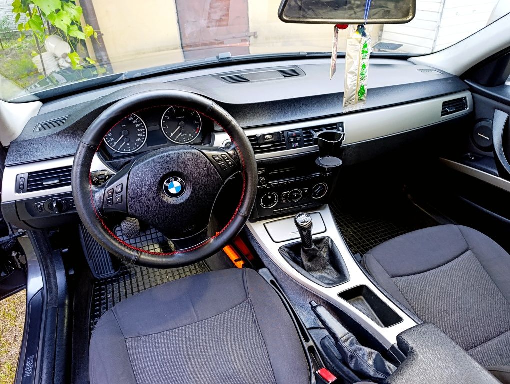 Śliczne * BMW e90 320i benzyna * 150KM * Skrzynia 6 * Alu 17 * Klima *