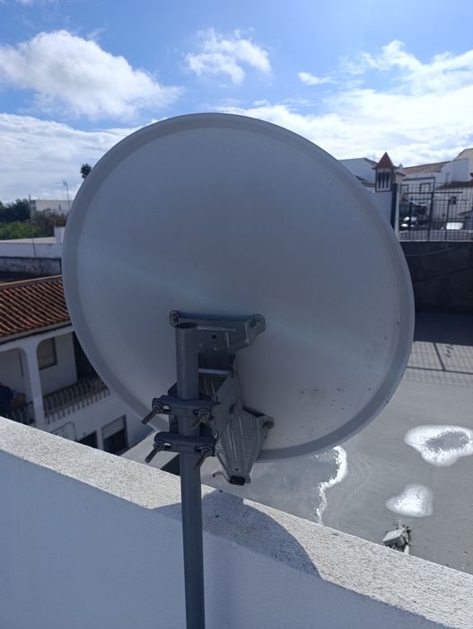 Parabólica + Recetor de satélite Sagemcom DS81 HD TNTSAT + parabólica