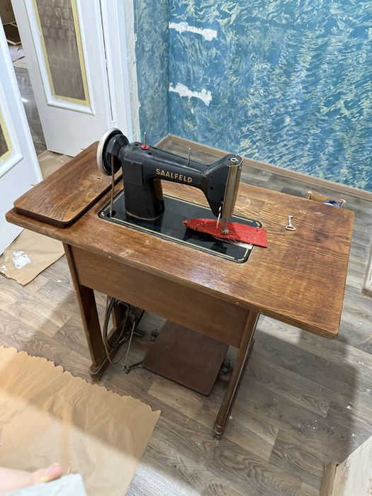 Швейна машинка SAALFELD від Knoch вінтаж