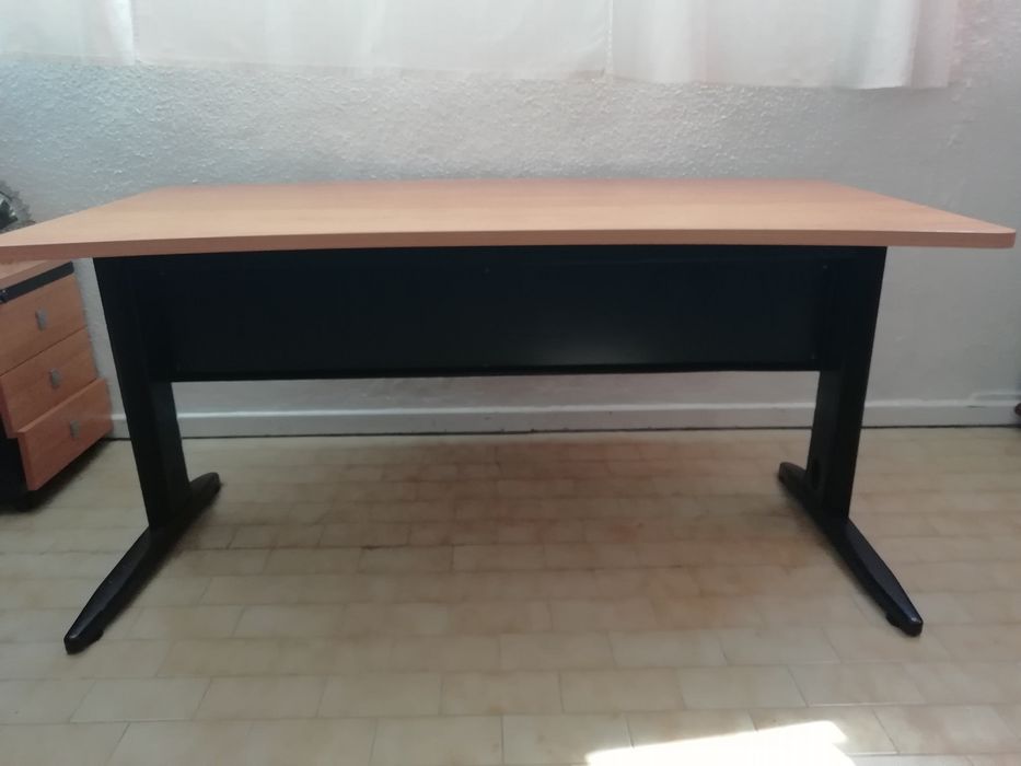 Linda secretaria de executivo em Melamina Preta