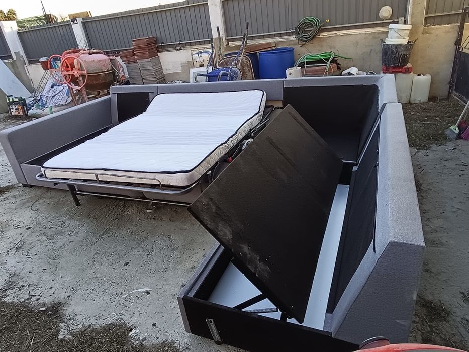 Sofá com cama impecável