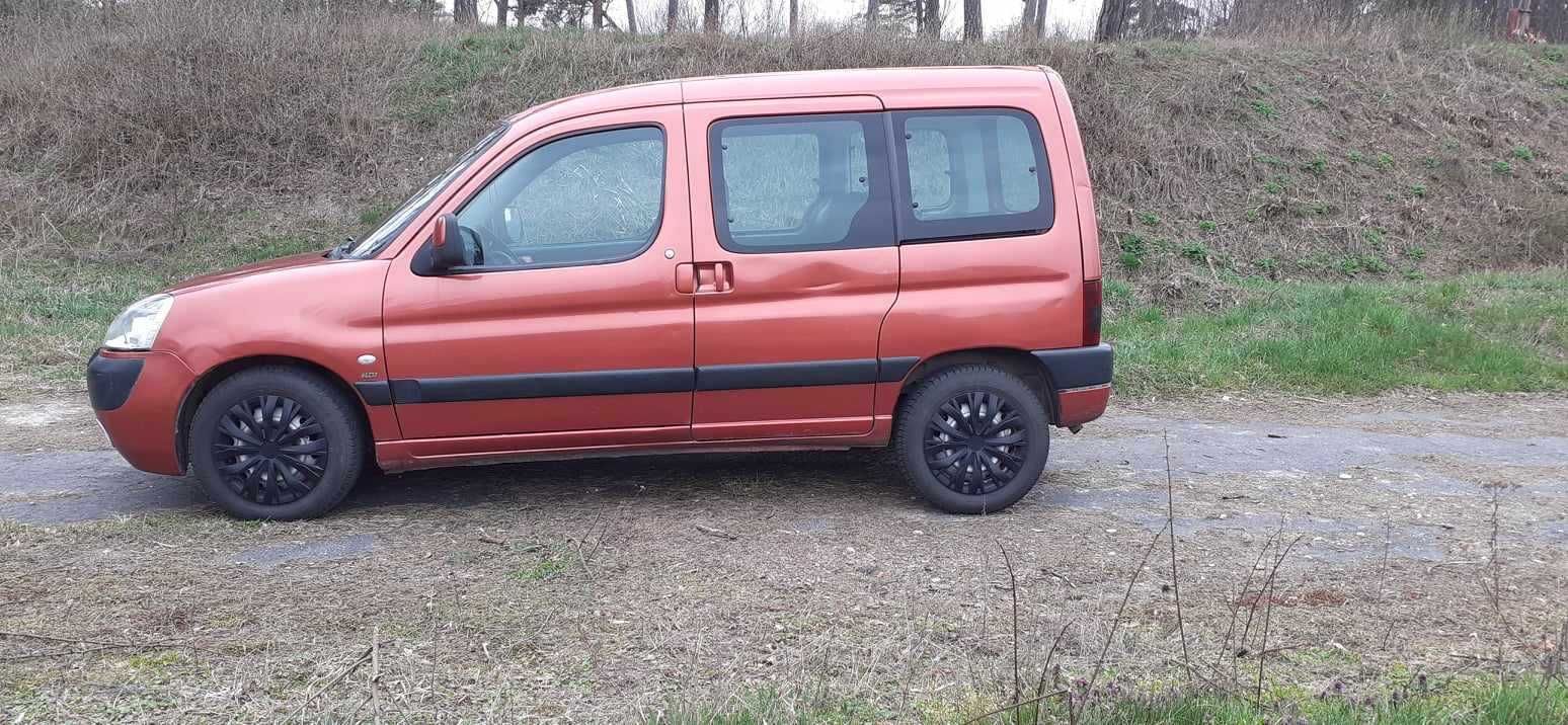 PEUGEOT PARTNER 2.0 HDI klimatyzacja  (auto do roboty nie do lansu)