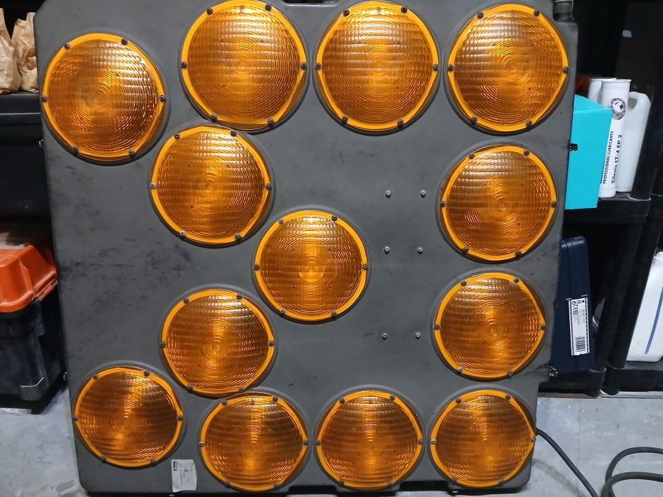 Tablica kierunkowa,drogowa,strzała świetlna