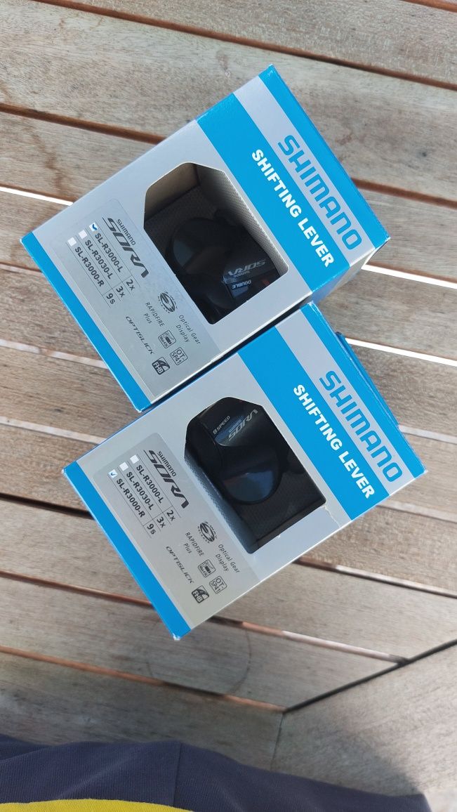 Manípulos Shimano Sora flatbar 2x9