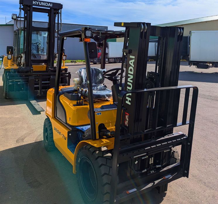 Навантажувач Hyundai 30DE-7 Mitsubishi дизель