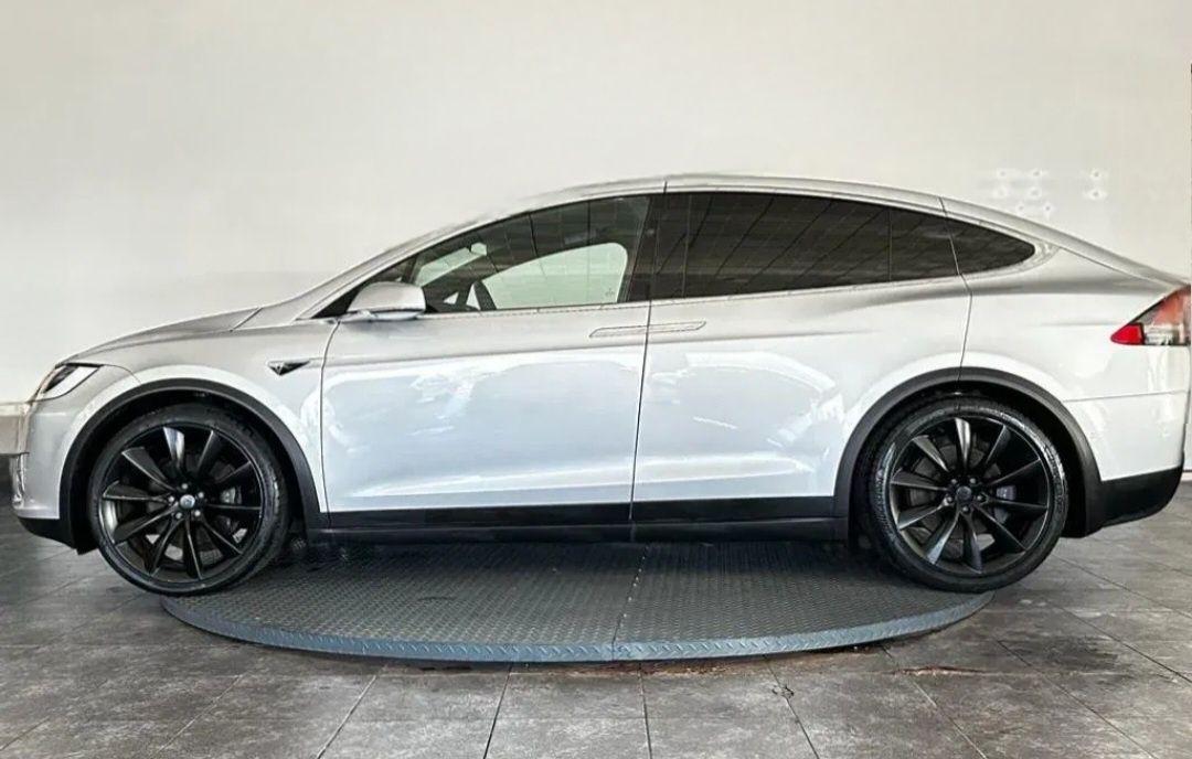 Tesla Model X 75d