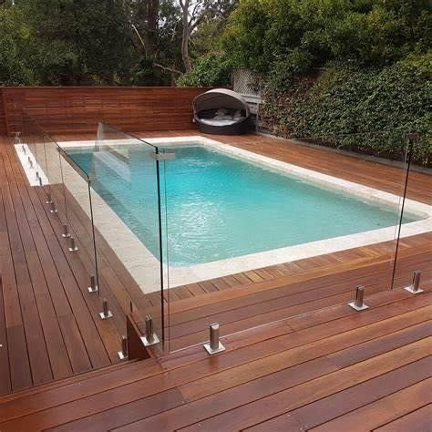 Balustrada szklana barierka balkonowa - system zacisków do podłogi