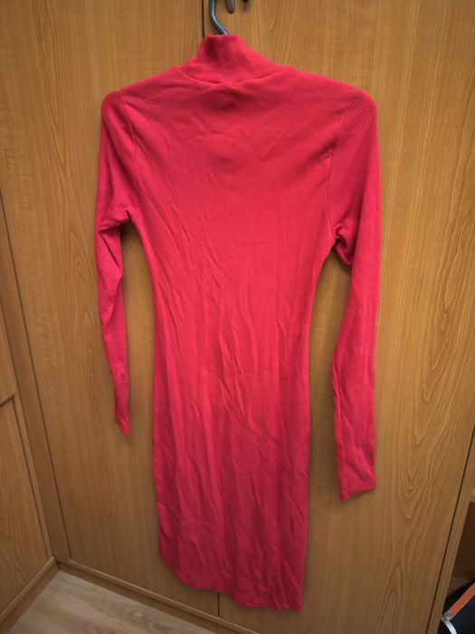 Сукня міді червона