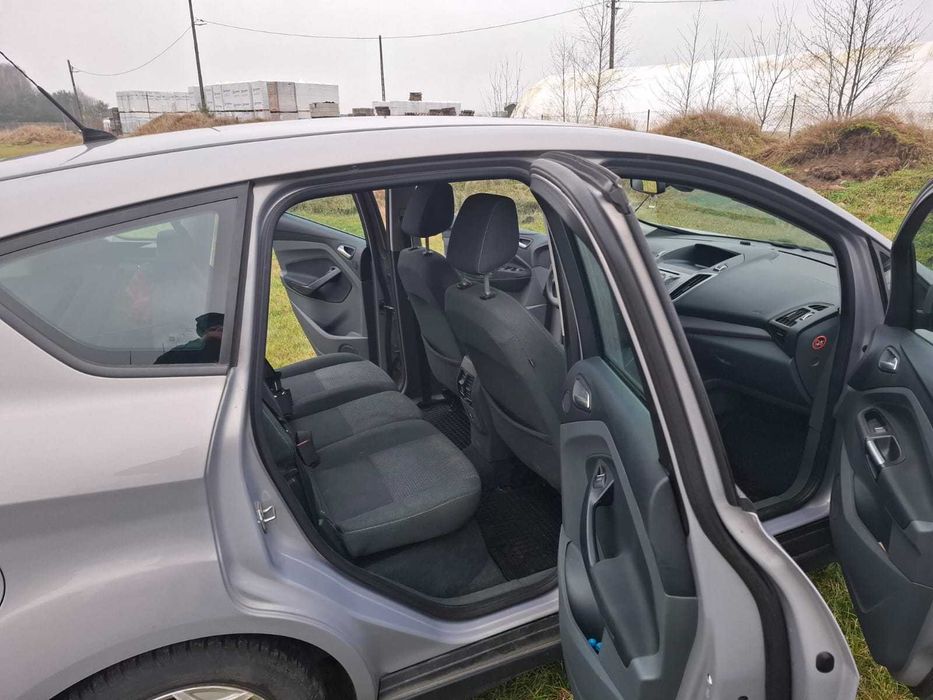samochód osobowy Ford C-MAX