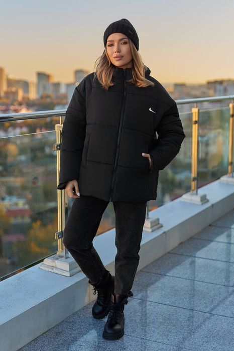 Стильна жіноча куртка на синтепоні